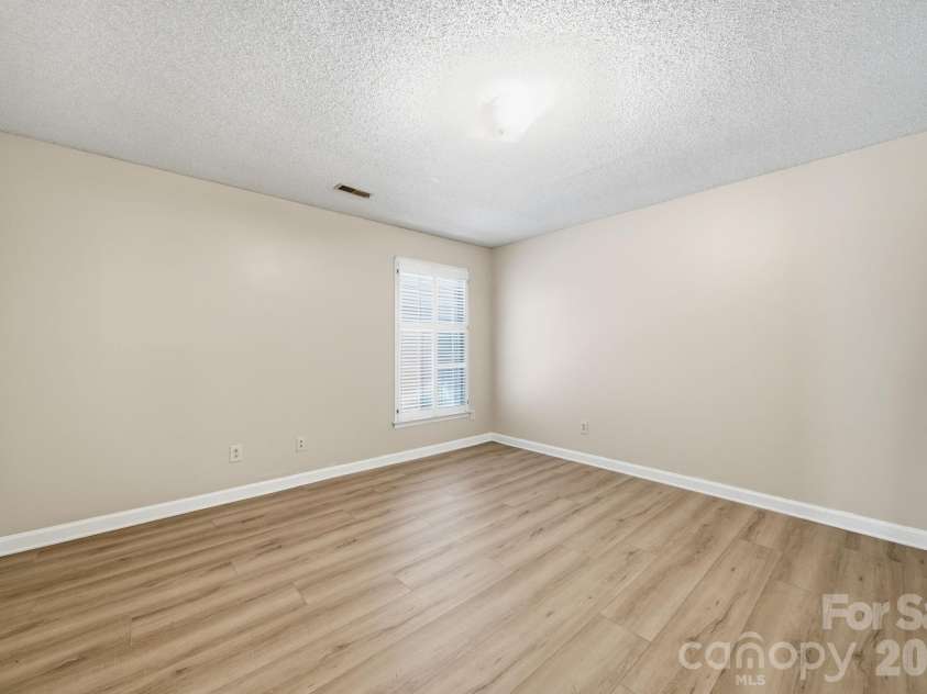 615 Hunter Oak Drive, Kannapolis, NC 28083.  MLS# CAR4398325, YatesRealty ID 35052. 
