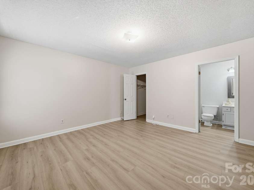 615 Hunter Oak Drive, Kannapolis, NC 28083.  MLS# CAR4398325, YatesRealty ID 35052. 