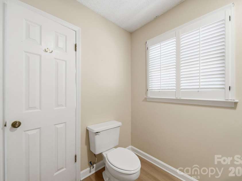 615 Hunter Oak Drive, Kannapolis, NC 28083.  MLS# CAR4398325, YatesRealty ID 35052. 