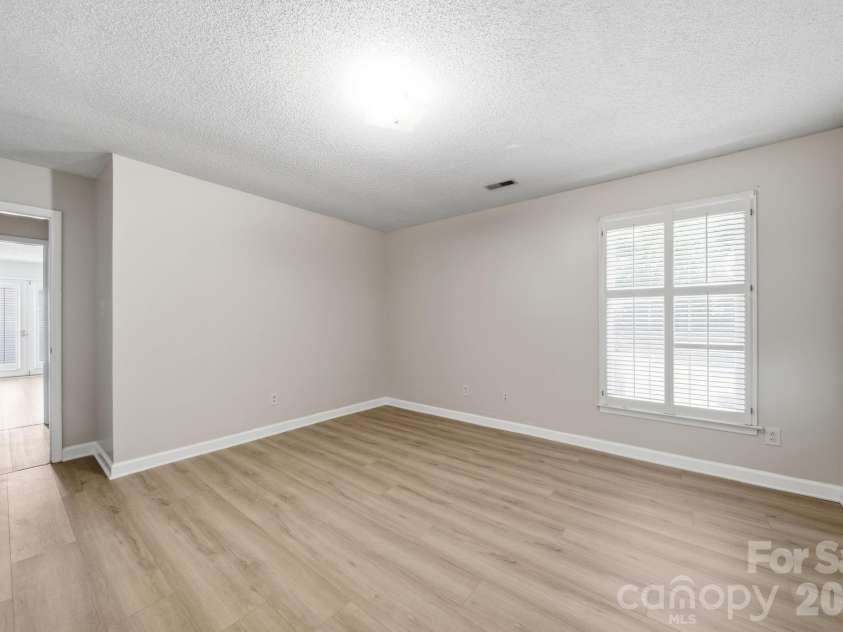 615 Hunter Oak Drive, Kannapolis, NC 28083.  MLS# CAR4398325, YatesRealty ID 35052. 