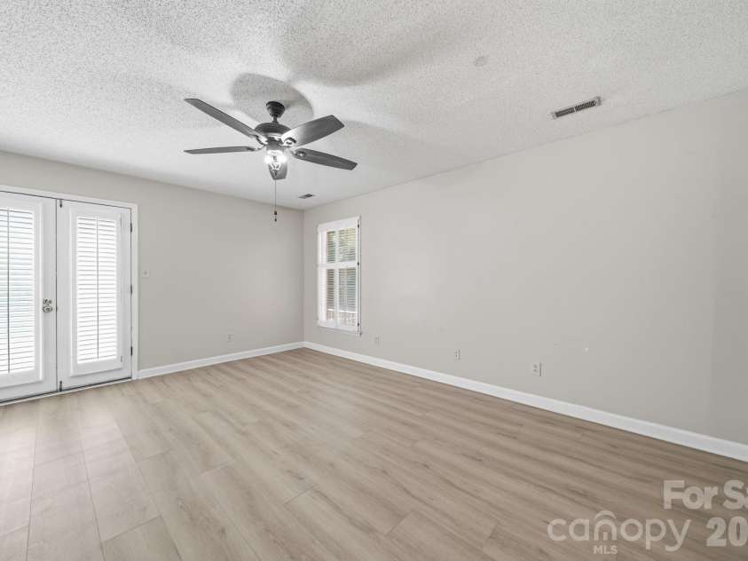 615 Hunter Oak Drive, Kannapolis, NC 28083.  MLS# CAR4398325, YatesRealty ID 35052. 