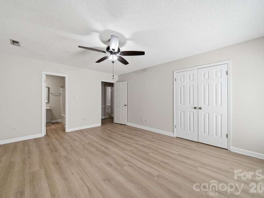 615 Hunter Oak Drive, Kannapolis, NC 28083.  MLS# CAR4398325, YatesRealty ID 35052. 