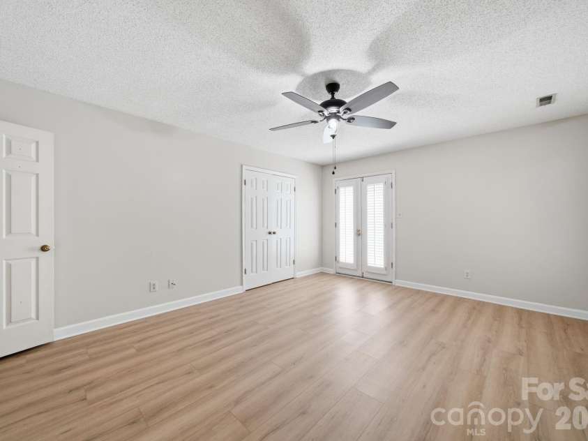 615 Hunter Oak Drive, Kannapolis, NC 28083.  MLS# CAR4398325, YatesRealty ID 35052. 