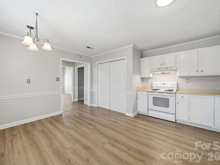 615 Hunter Oak Drive, Kannapolis, NC 28083.  MLS# CAR4398325, YatesRealty ID 35052. 