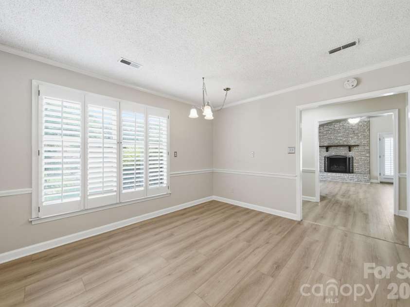 615 Hunter Oak Drive, Kannapolis, NC 28083.  MLS# CAR4398325, YatesRealty ID 35052. 