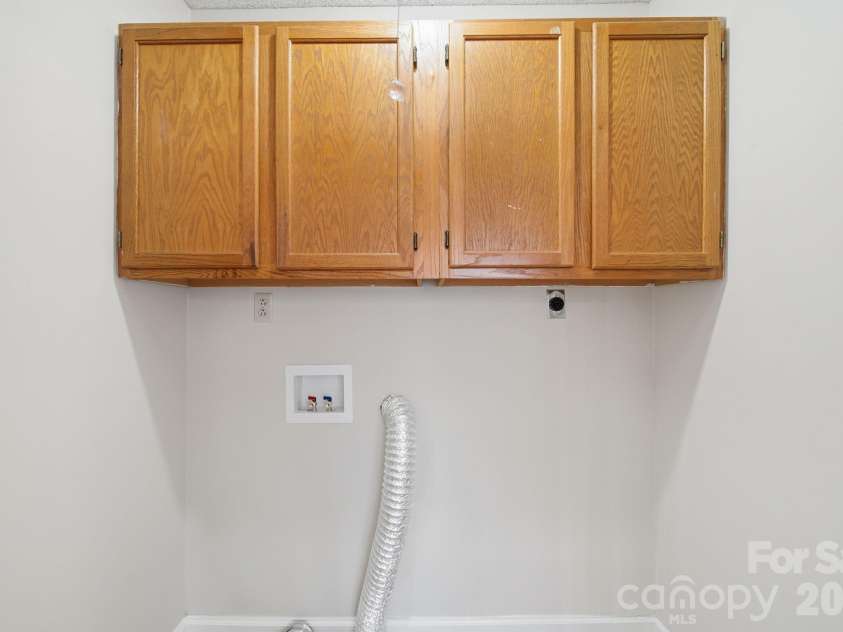 615 Hunter Oak Drive, Kannapolis, NC 28083.  MLS# CAR4398325, YatesRealty ID 35052. 