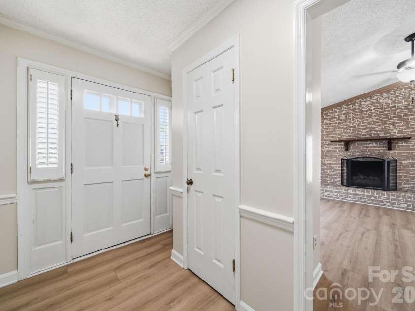 615 Hunter Oak Drive, Kannapolis, NC 28083.  MLS# CAR4398325, YatesRealty ID 35052. 