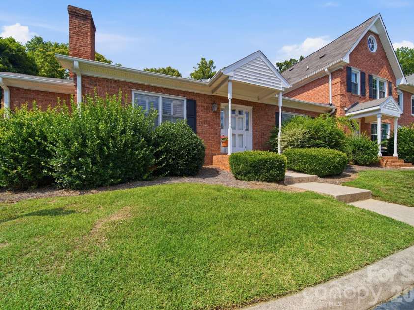615 Hunter Oak Drive, Kannapolis, NC 28083.  MLS# CAR4398325, YatesRealty ID 35052. 