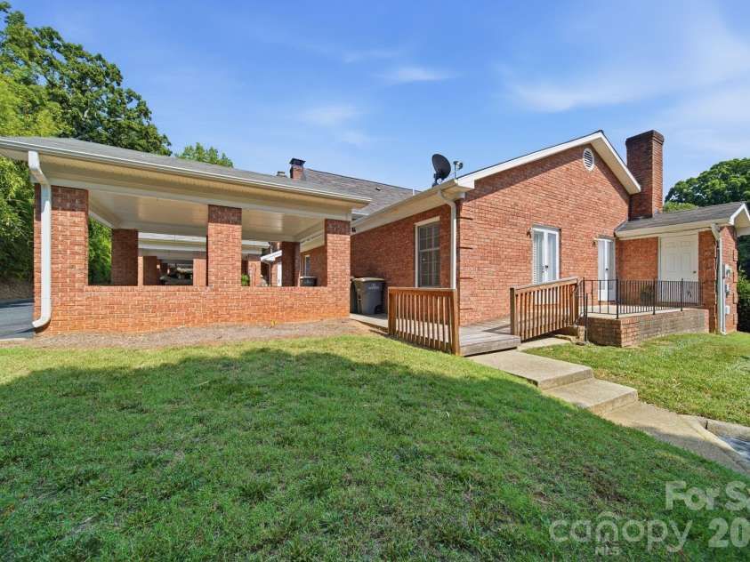 615 Hunter Oak Drive, Kannapolis, NC 28083.  MLS# CAR4398325, YatesRealty ID 35052. 