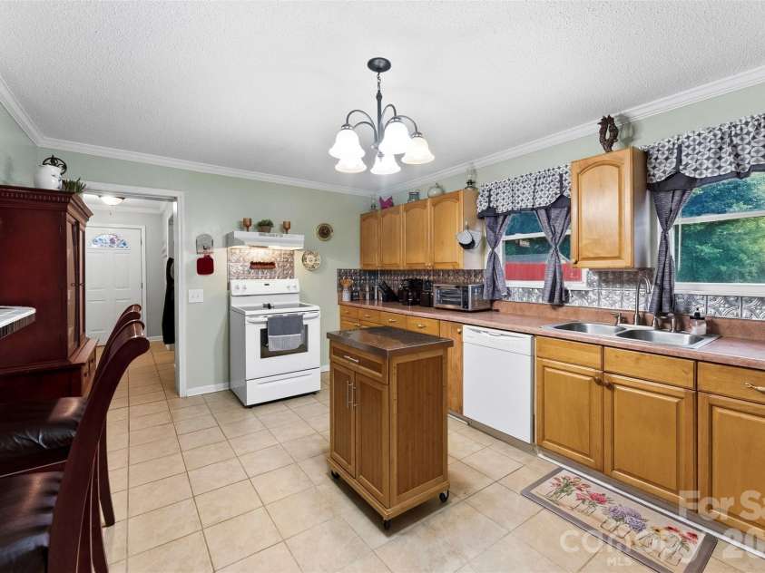 810 Bradley Road, Dallas, NC 28034.  MLS# CAR4391649, YatesRealty ID 35054. 