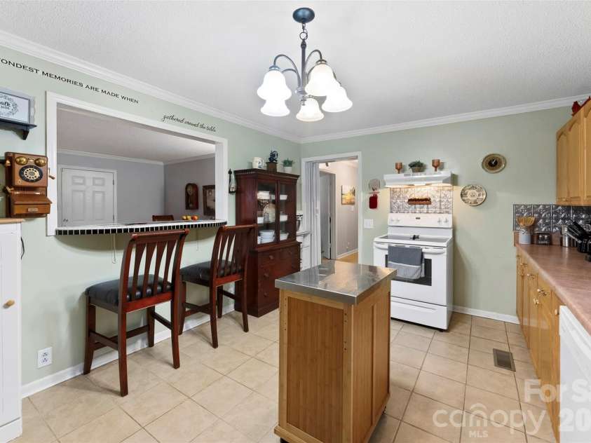 810 Bradley Road, Dallas, NC 28034.  MLS# CAR4391649, YatesRealty ID 35054. 