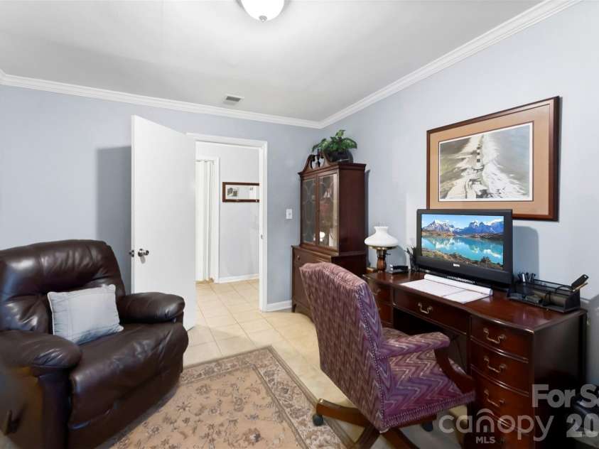 810 Bradley Road, Dallas, NC 28034.  MLS# CAR4391649, YatesRealty ID 35054. 
