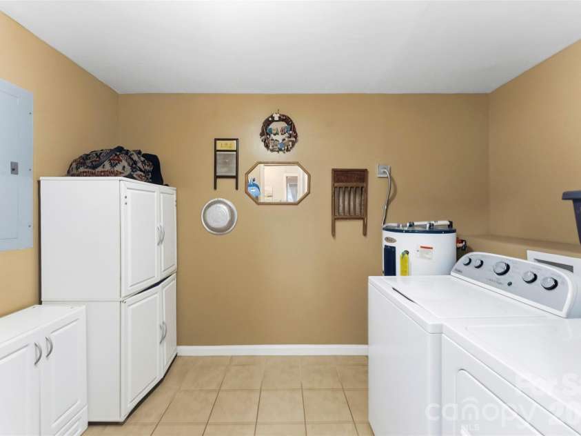 810 Bradley Road, Dallas, NC 28034.  MLS# CAR4391649, YatesRealty ID 35054. 