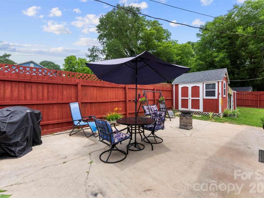 810 Bradley Road, Dallas, NC 28034.  MLS# CAR4391649, YatesRealty ID 35054. 