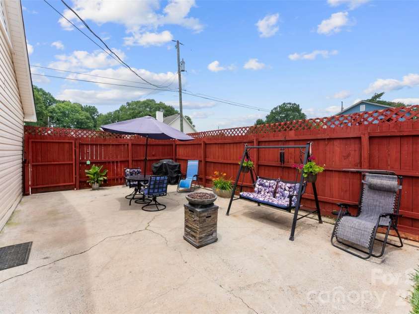 810 Bradley Road, Dallas, NC 28034.  MLS# CAR4391649, YatesRealty ID 35054. 