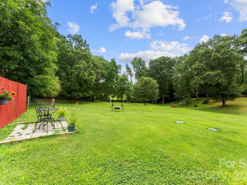 810 Bradley Road, Dallas, NC 28034.  MLS# CAR4391649, YatesRealty ID 35054. 