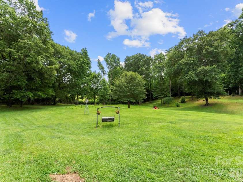 810 Bradley Road, Dallas, NC 28034.  MLS# CAR4391649, YatesRealty ID 35054. 