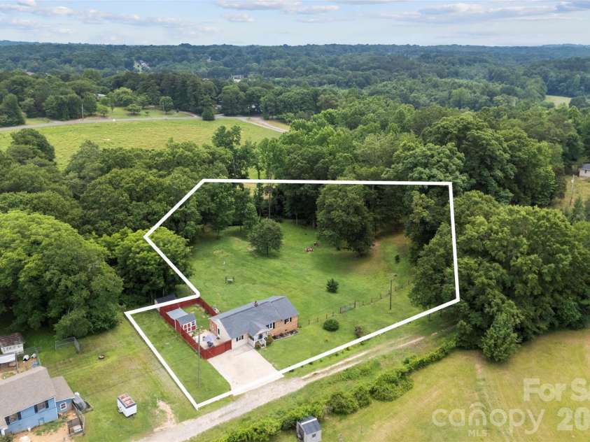 810 Bradley Road, Dallas, NC 28034.  MLS# CAR4391649, YatesRealty ID 35054. 