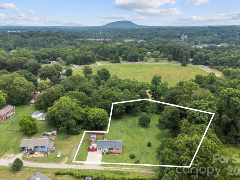810 Bradley Road, Dallas, NC 28034.  MLS# CAR4391649, YatesRealty ID 35054. 