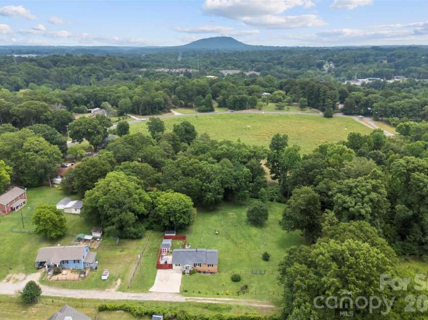 810 Bradley Road, Dallas, NC 28034.  MLS# CAR4391649, YatesRealty ID 35054. 