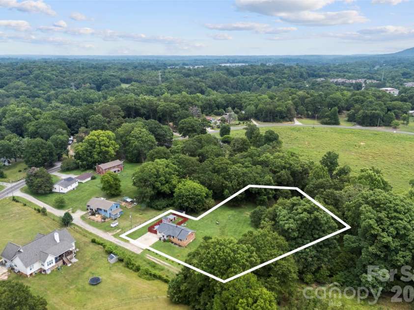 810 Bradley Road, Dallas, NC 28034.  MLS# CAR4391649, YatesRealty ID 35054. 