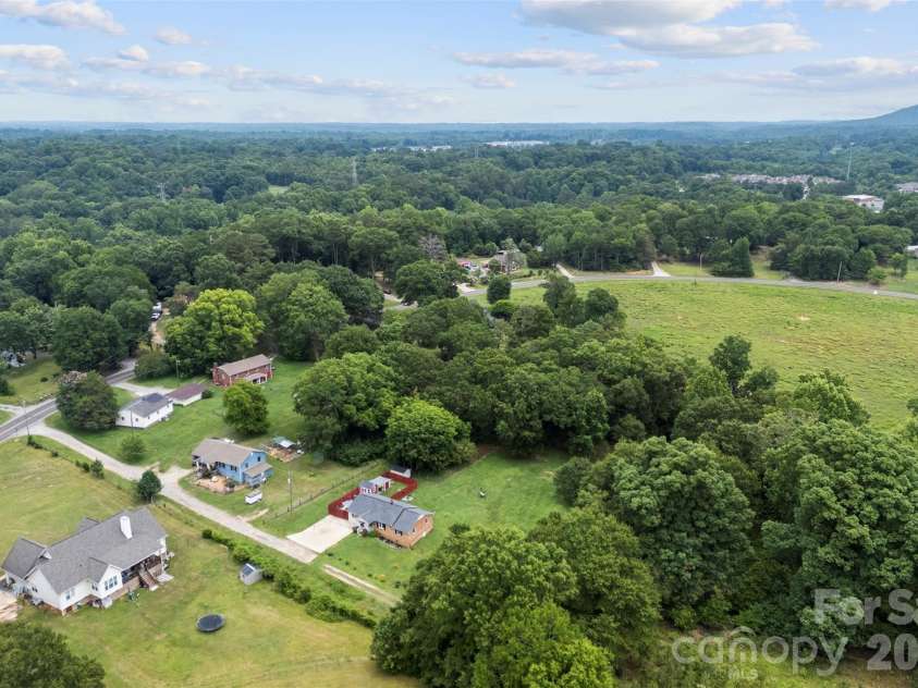 810 Bradley Road, Dallas, NC 28034.  MLS# CAR4391649, YatesRealty ID 35054. 