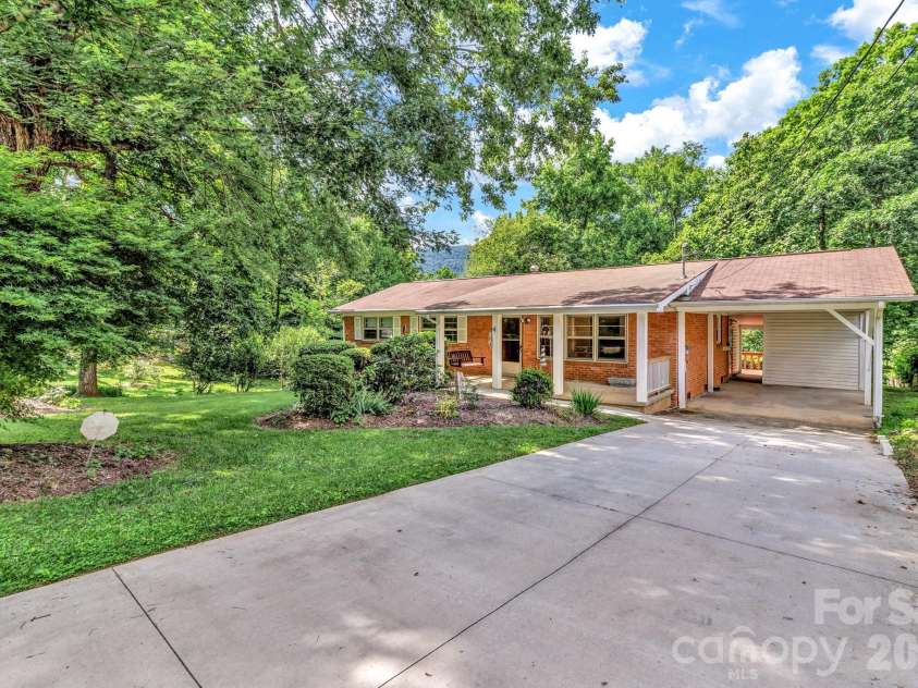 67 Wagon Road, Asheville, NC 28805.  MLS# CAR4392623, YatesRealty ID 35055. 