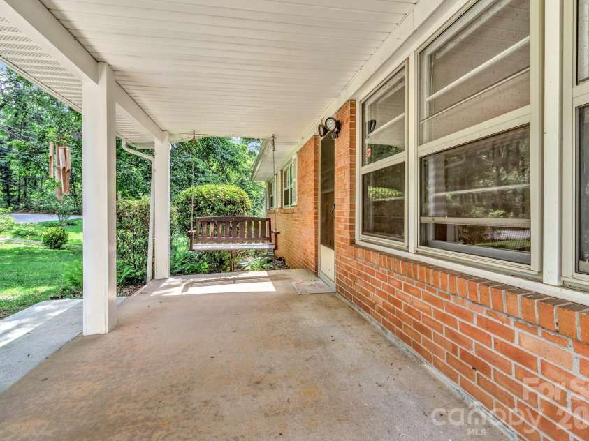 67 Wagon Road, Asheville, NC 28805.  MLS# CAR4392623, YatesRealty ID 35055. 