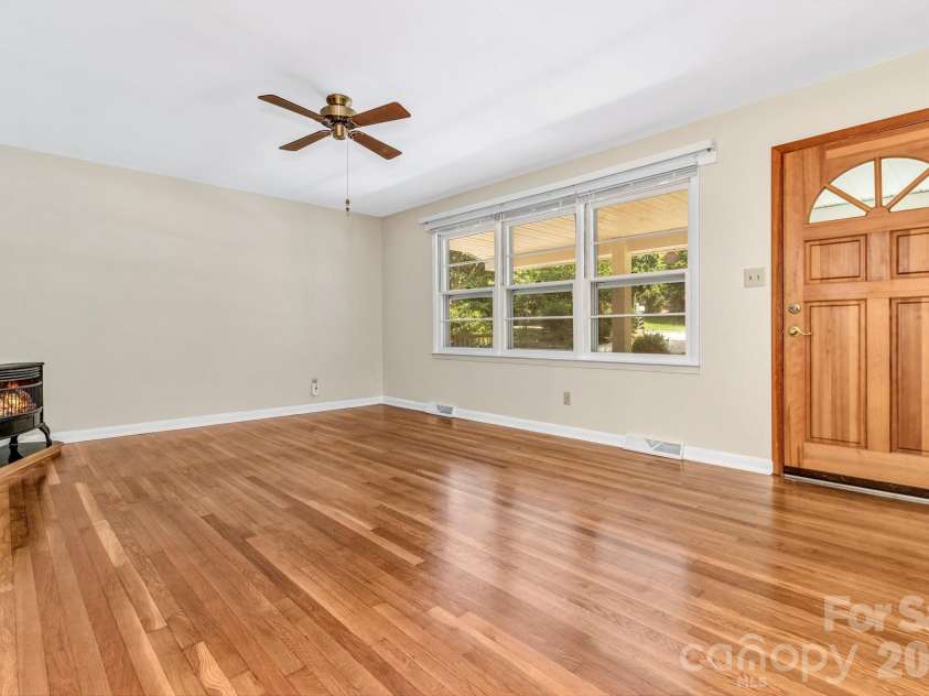 67 Wagon Road, Asheville, NC 28805.  MLS# CAR4392623, YatesRealty ID 35055. 