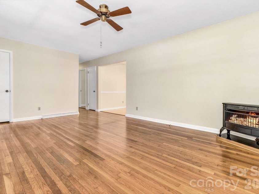 67 Wagon Road, Asheville, NC 28805.  MLS# CAR4392623, YatesRealty ID 35055. 