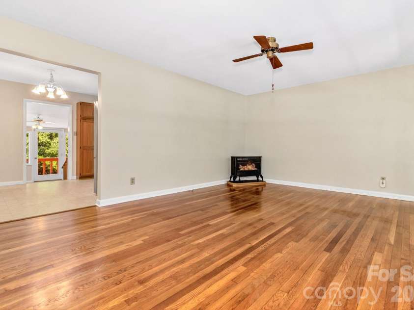 67 Wagon Road, Asheville, NC 28805.  MLS# CAR4392623, YatesRealty ID 35055. 