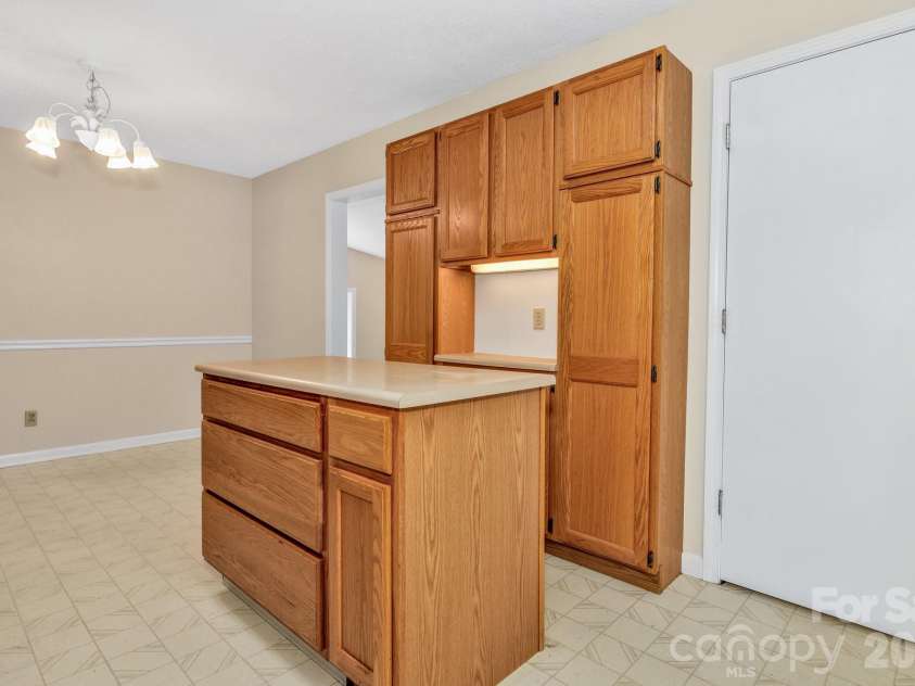 67 Wagon Road, Asheville, NC 28805.  MLS# CAR4392623, YatesRealty ID 35055. 