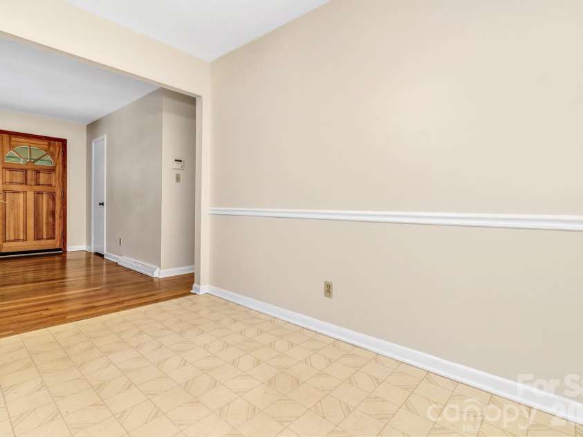 67 Wagon Road, Asheville, NC 28805.  MLS# CAR4392623, YatesRealty ID 35055. 