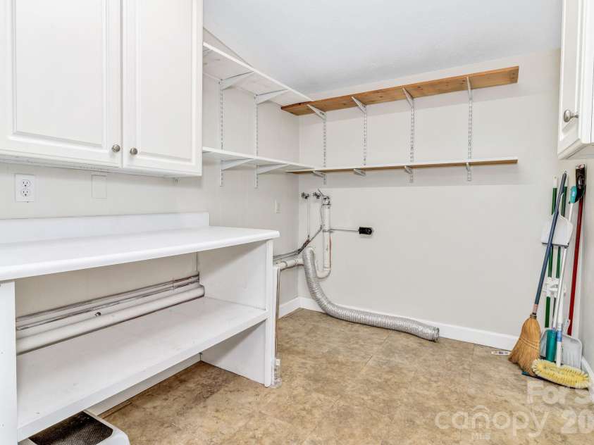 67 Wagon Road, Asheville, NC 28805.  MLS# CAR4392623, YatesRealty ID 35055. 