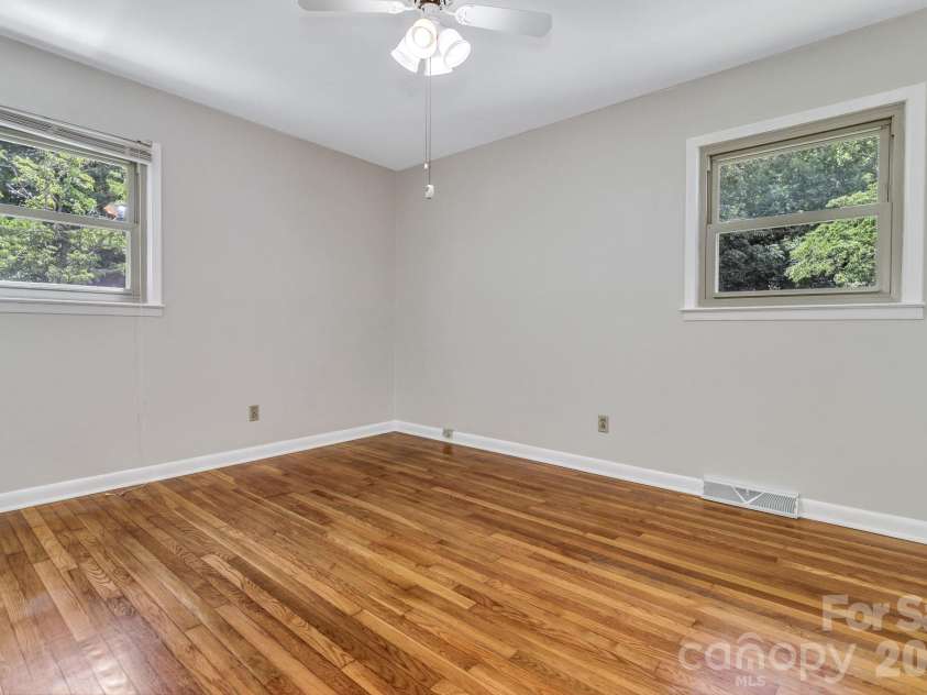 67 Wagon Road, Asheville, NC 28805.  MLS# CAR4392623, YatesRealty ID 35055. 