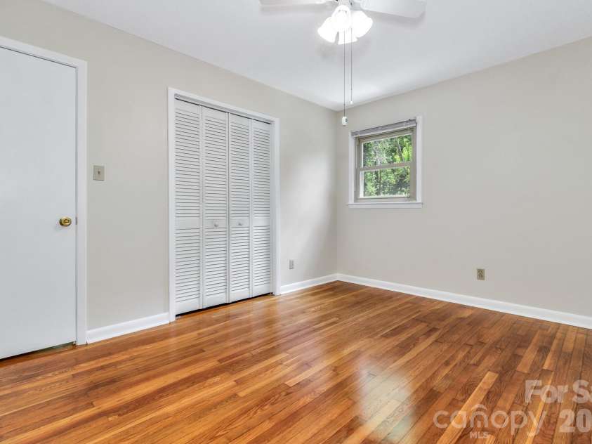 67 Wagon Road, Asheville, NC 28805.  MLS# CAR4392623, YatesRealty ID 35055. 