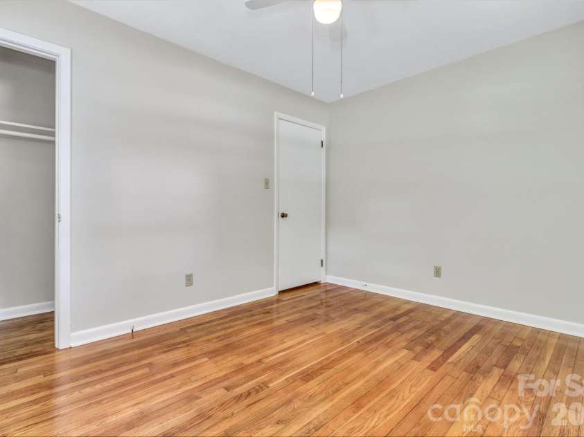 67 Wagon Road, Asheville, NC 28805.  MLS# CAR4392623, YatesRealty ID 35055. 