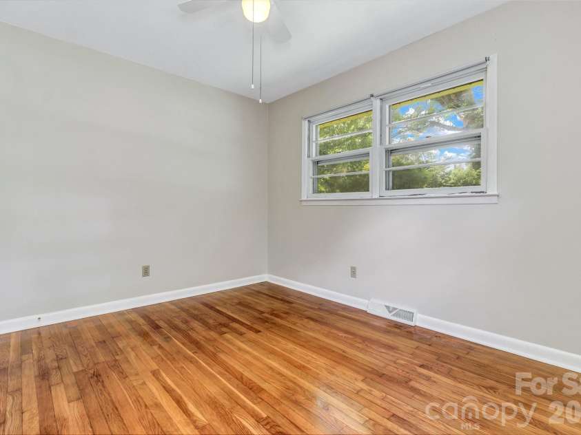 67 Wagon Road, Asheville, NC 28805.  MLS# CAR4392623, YatesRealty ID 35055. 