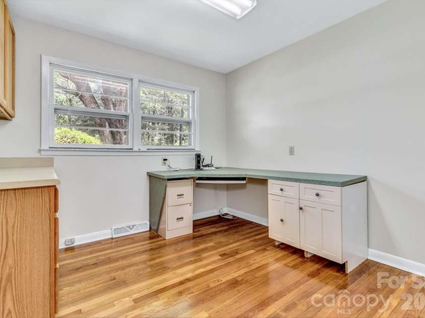 67 Wagon Road, Asheville, NC 28805.  MLS# CAR4392623, YatesRealty ID 35055. 