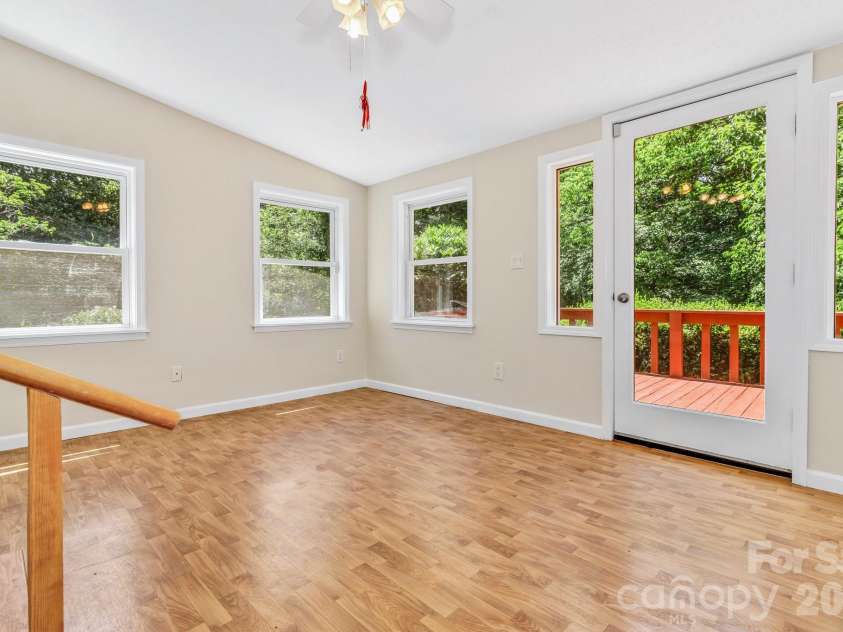 67 Wagon Road, Asheville, NC 28805.  MLS# CAR4392623, YatesRealty ID 35055. 