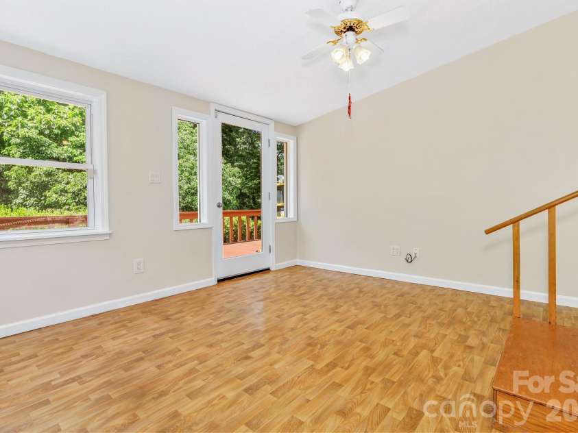 67 Wagon Road, Asheville, NC 28805.  MLS# CAR4392623, YatesRealty ID 35055. 