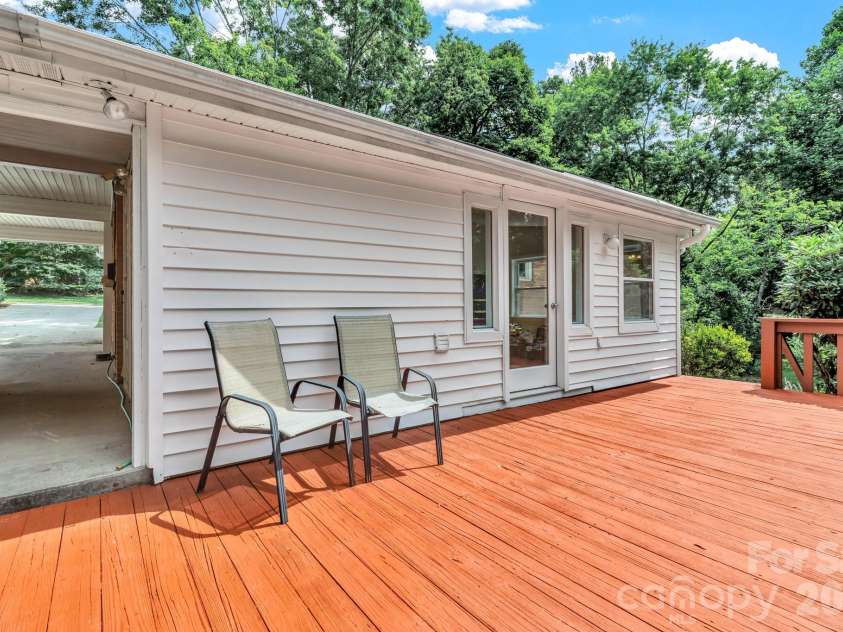 67 Wagon Road, Asheville, NC 28805.  MLS# CAR4392623, YatesRealty ID 35055. 