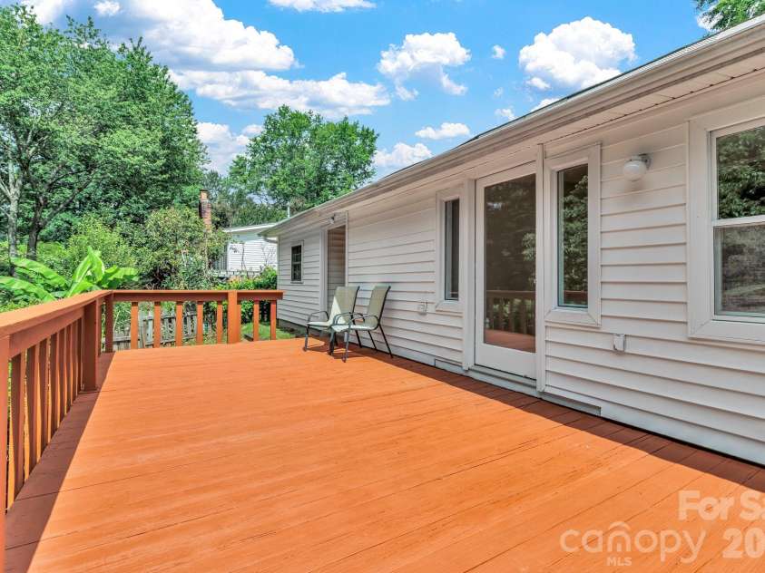 67 Wagon Road, Asheville, NC 28805.  MLS# CAR4392623, YatesRealty ID 35055. 