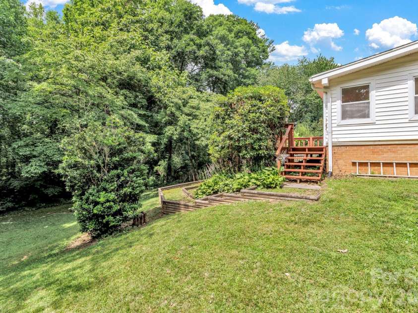 67 Wagon Road, Asheville, NC 28805.  MLS# CAR4392623, YatesRealty ID 35055. 