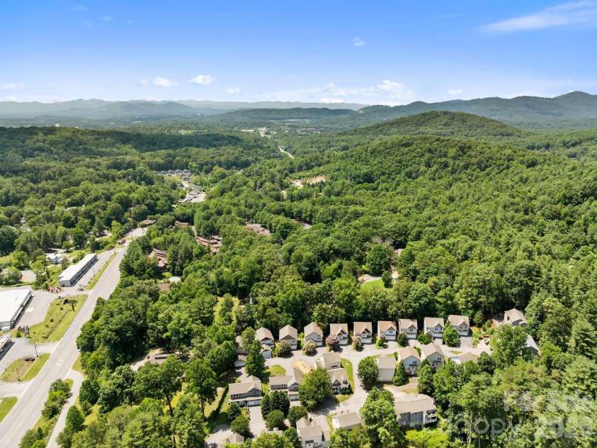 7 Winters Edge Lane, Asheville, NC 28803.  MLS# CAR4400181, YatesRealty ID 35056. 