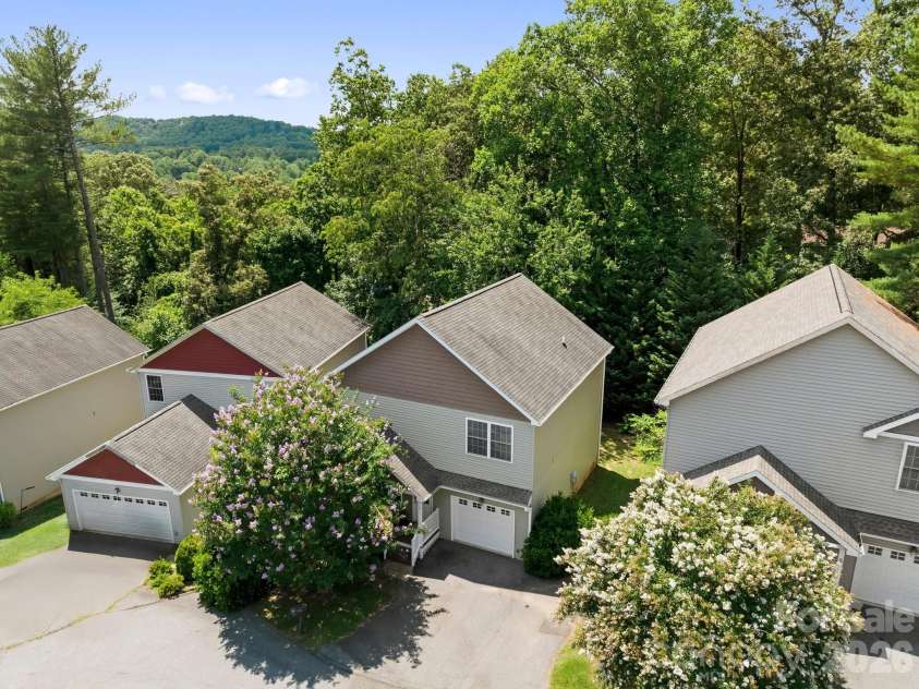 7 Winters Edge Lane, Asheville, NC 28803.  MLS# CAR4400181, YatesRealty ID 35056. 