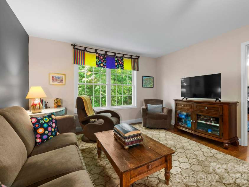 7 Winters Edge Lane, Asheville, NC 28803.  MLS# CAR4400181, YatesRealty ID 35056. 