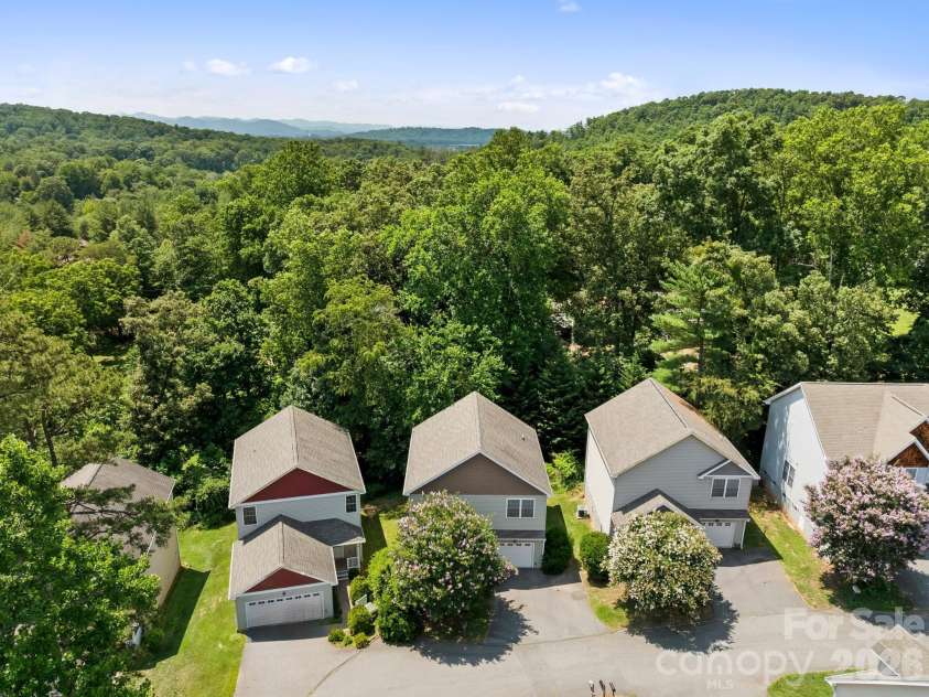 7 Winters Edge Lane, Asheville, NC 28803.  MLS# CAR4400181, YatesRealty ID 35056. 