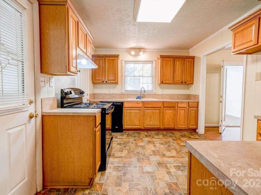 3018 Delano Place, Shelby, NC 28152.  MLS# CAR4295477, YatesRealty ID 35057. 