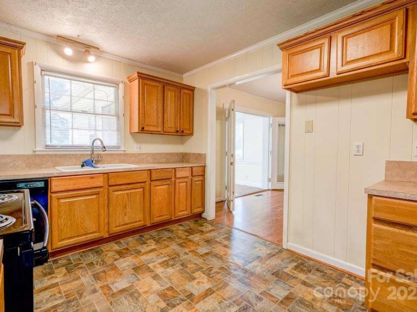 3018 Delano Place, Shelby, NC 28152.  MLS# CAR4295477, YatesRealty ID 35057. 